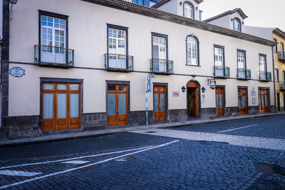 Camoes Hotel 47/48