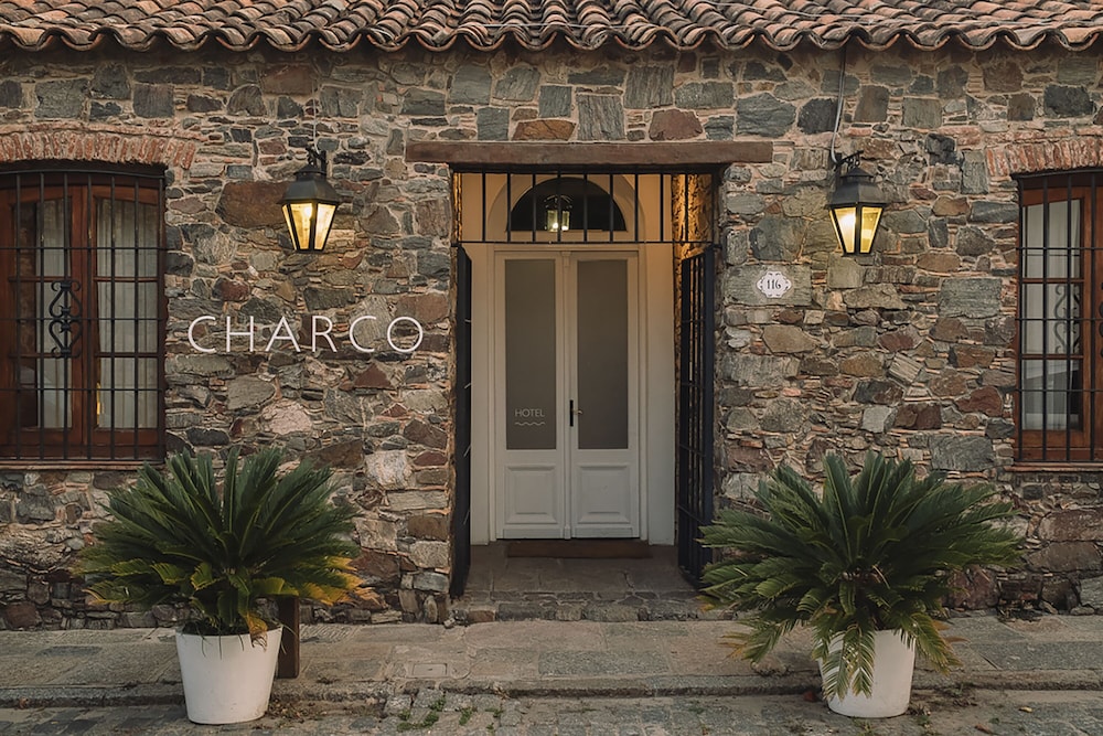 Charco Hotel 1/50