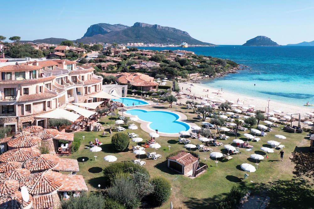 Hotel Resort And Spa Baia Caddinas 45/50