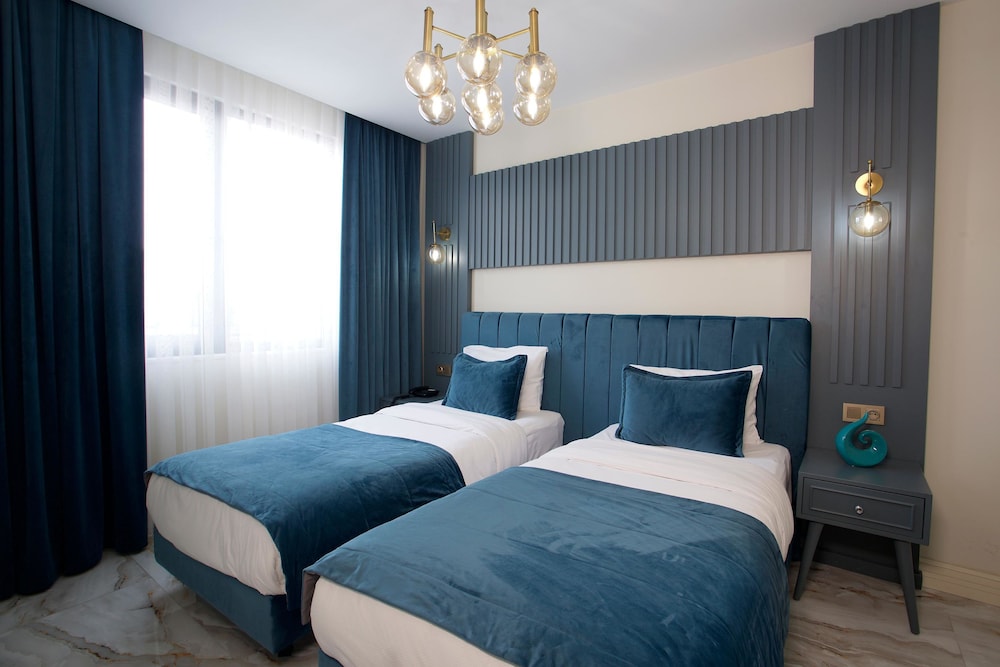 Princely Suites 18/50