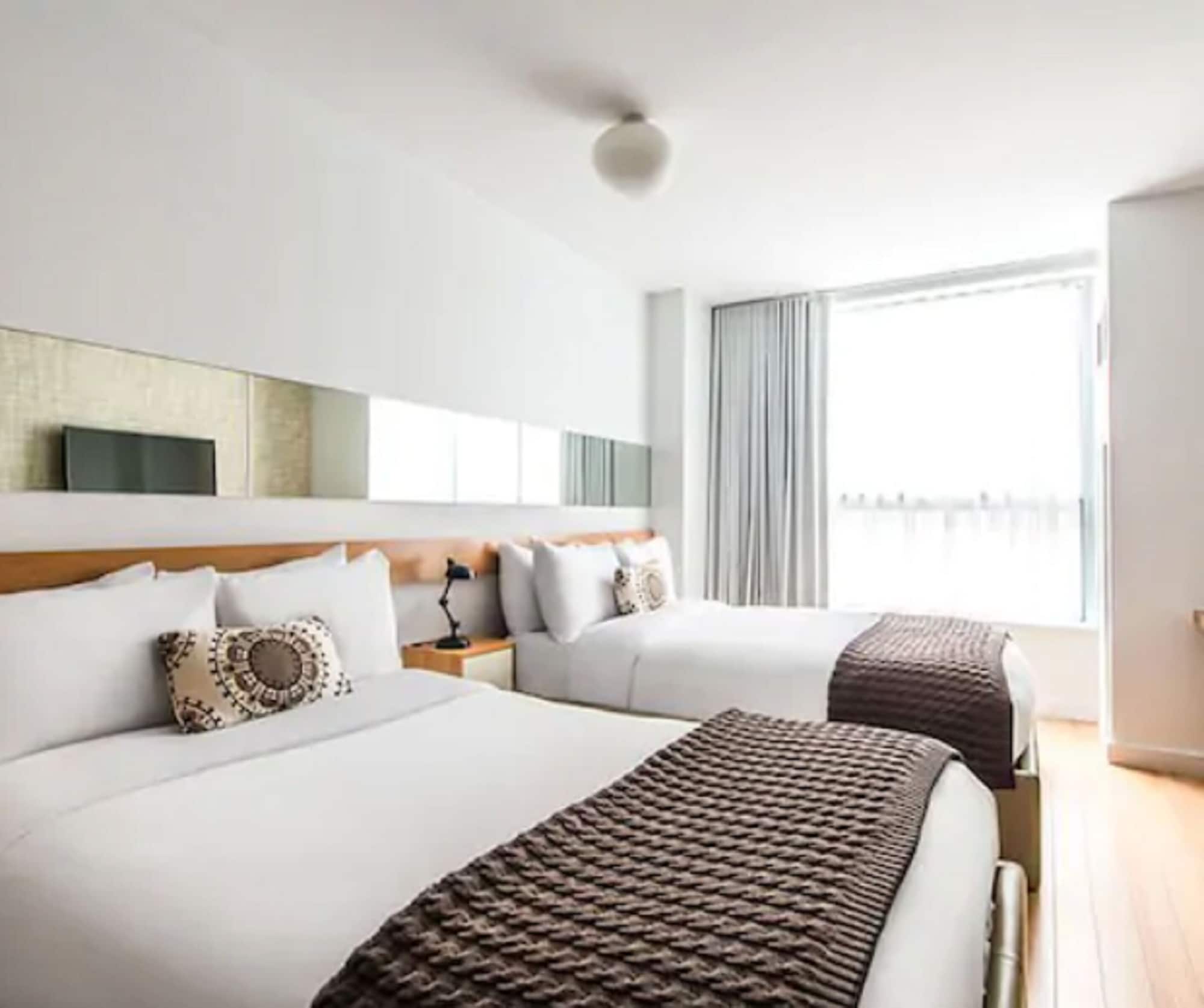DELUXE, 2 DOUBLE BEDS