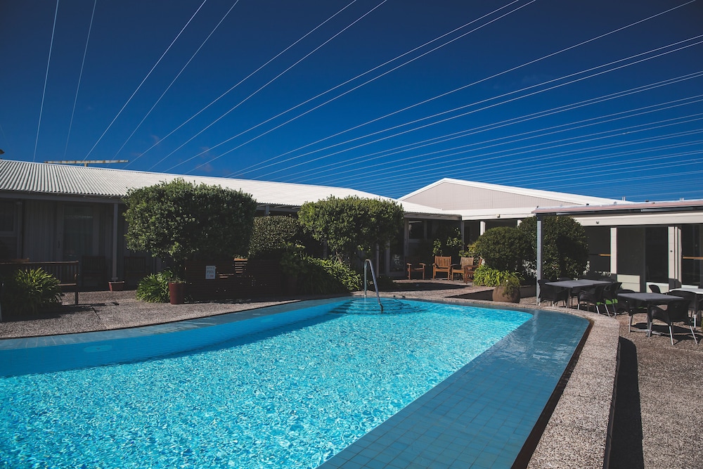 Brentwood Hotel 26/54