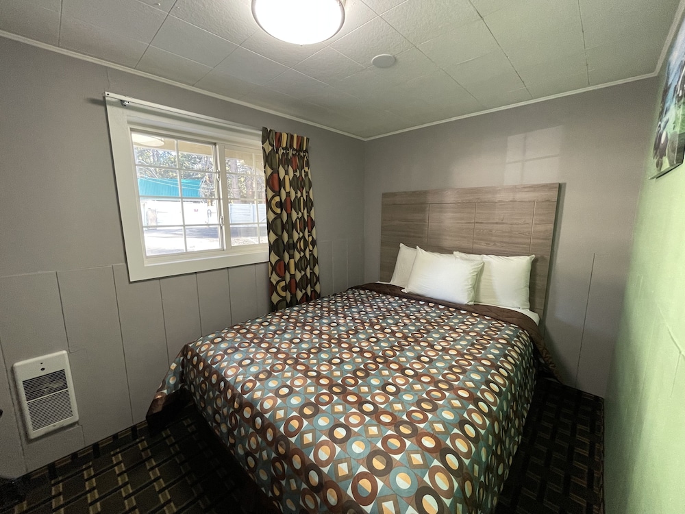 Room, 3 Beds
