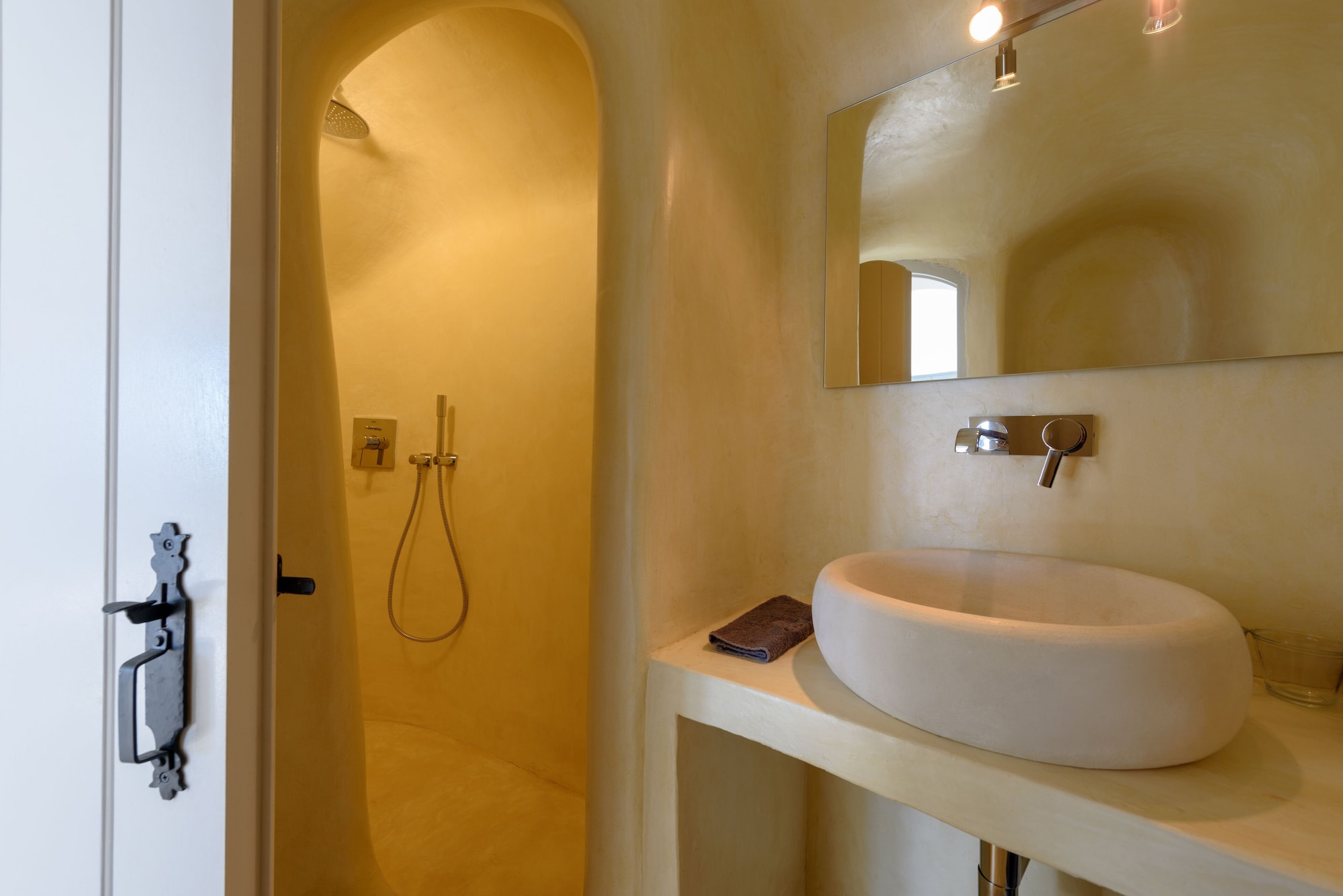 King Bed, Shared Jetted Tub, Terrace