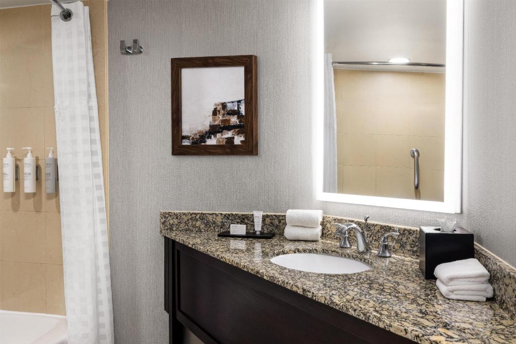 1 Bedroom, Suite, 2 Double Beds, Sofa, Accessible, Embassy Suites by Hilton Birmingham 2/3
