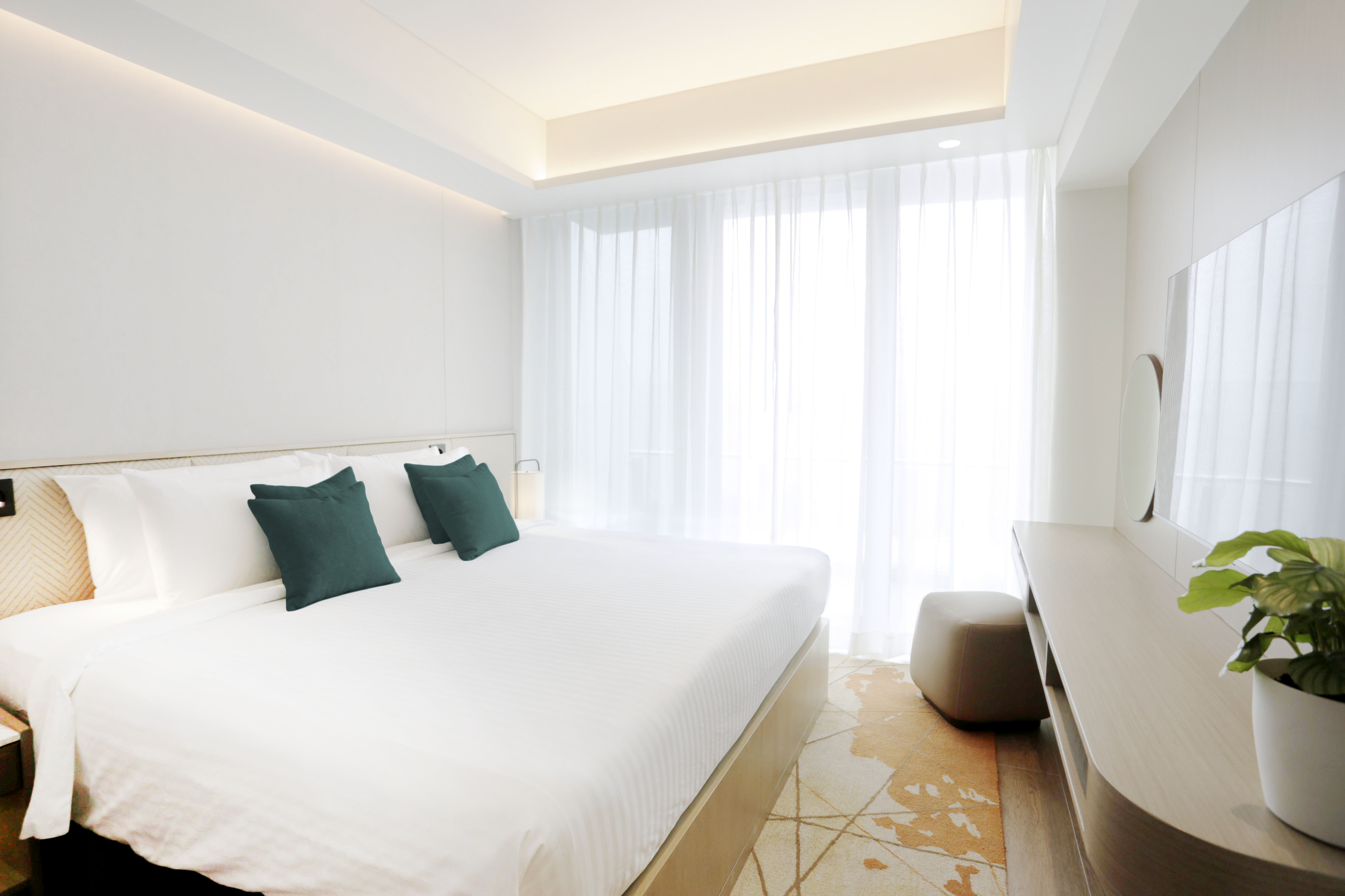 DELUXE, KING BED