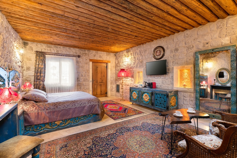 Acer Cave Hotel 50/67