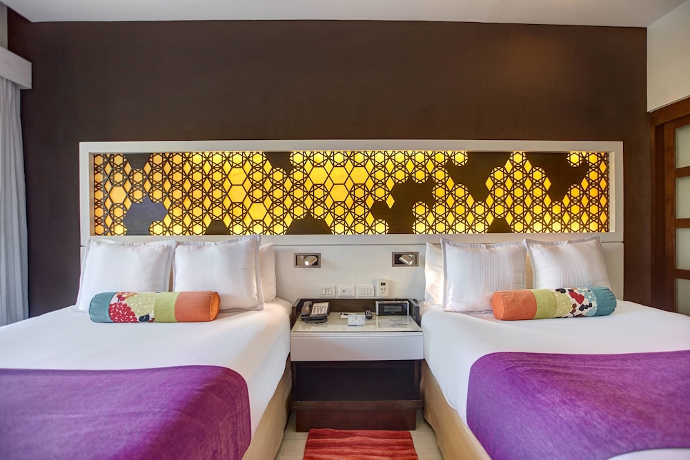 Resort Hideaway at Royalton Blue Waters, An Autograph Collection all Inclusive Resort Adults Only 18/31