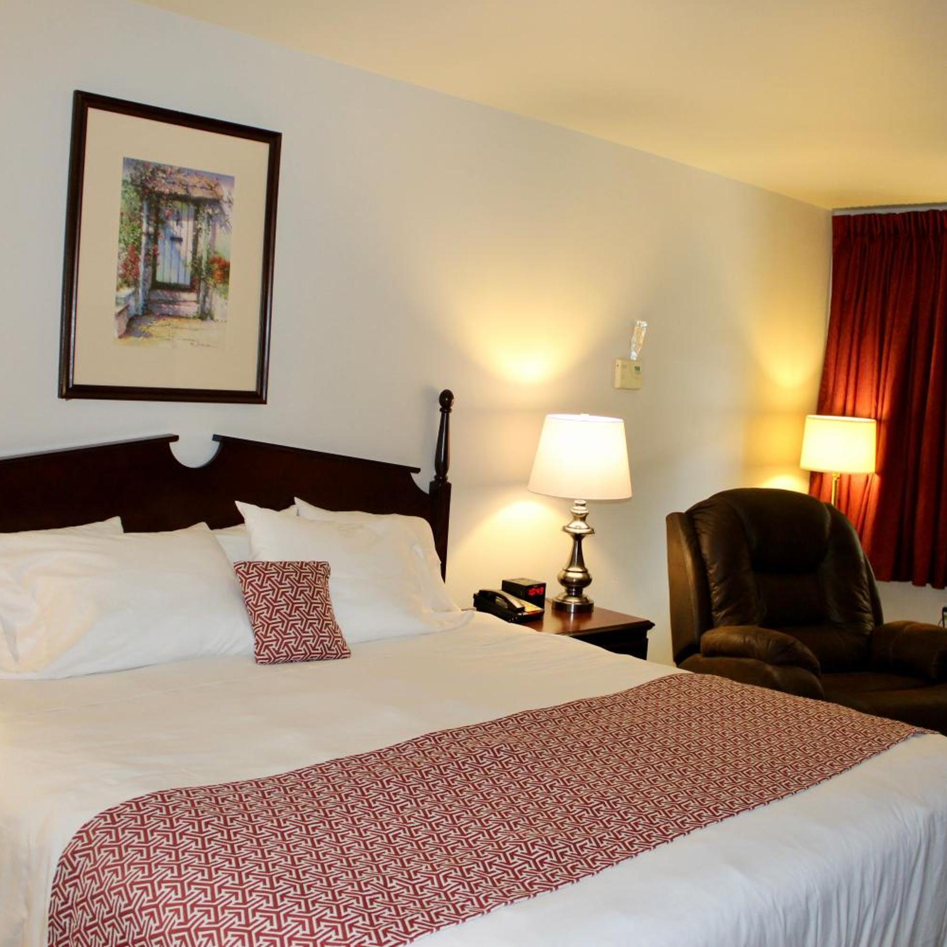 Chalet Motel Mequon 18/36