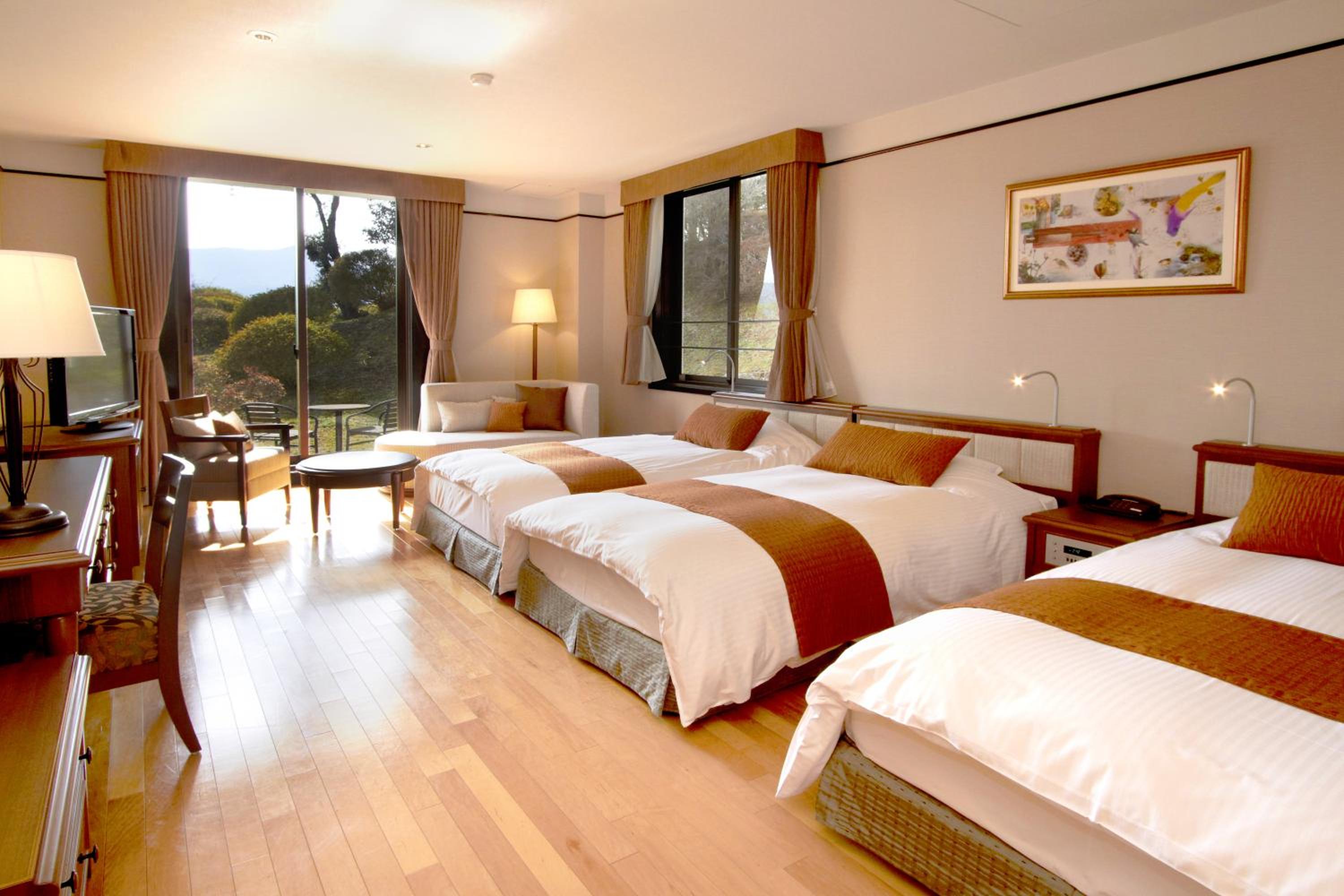 ROOM, TRIPLE, GARDEN VIEW