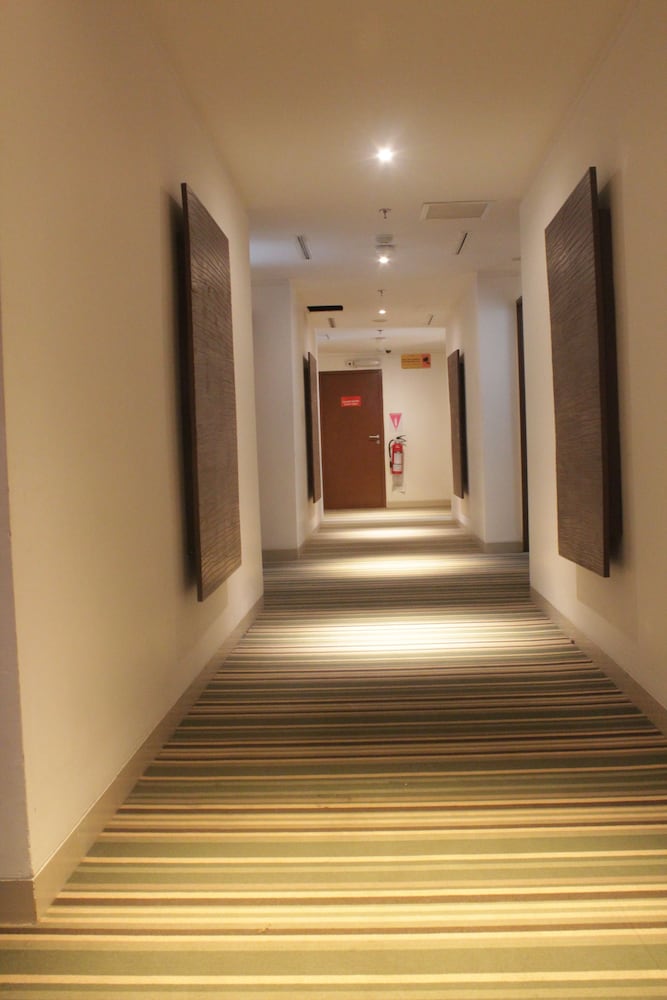 Redstar Hotel 4/39