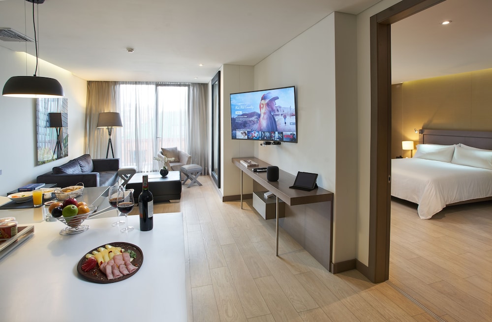 100 Luxury Suites By Preferred 47/76