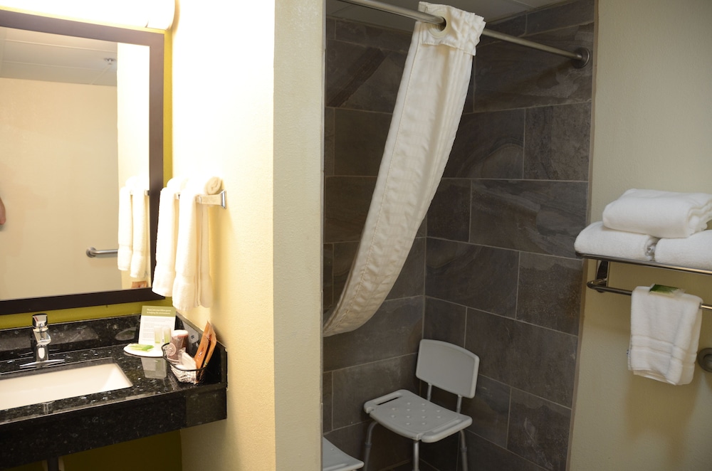 AmericInn By Wyndham West Burlington 39/45