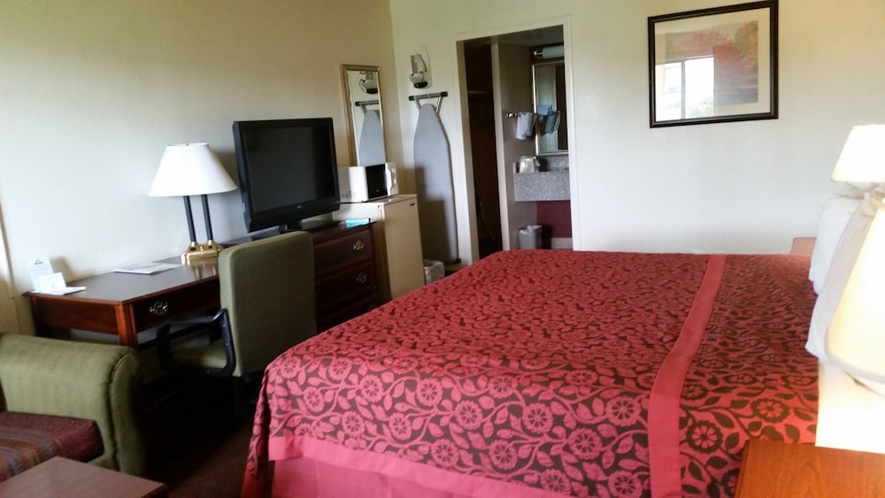Days Inn by Wyndham Santa Fe New Mexico 38/44