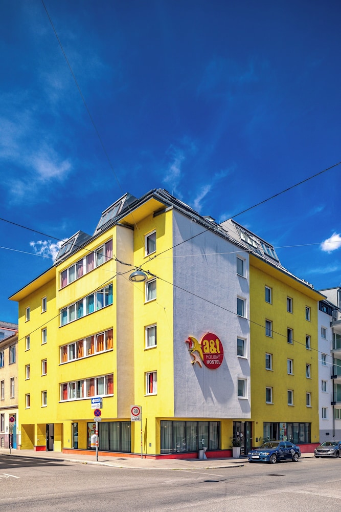 A T Holiday Hostel Wien 5/77