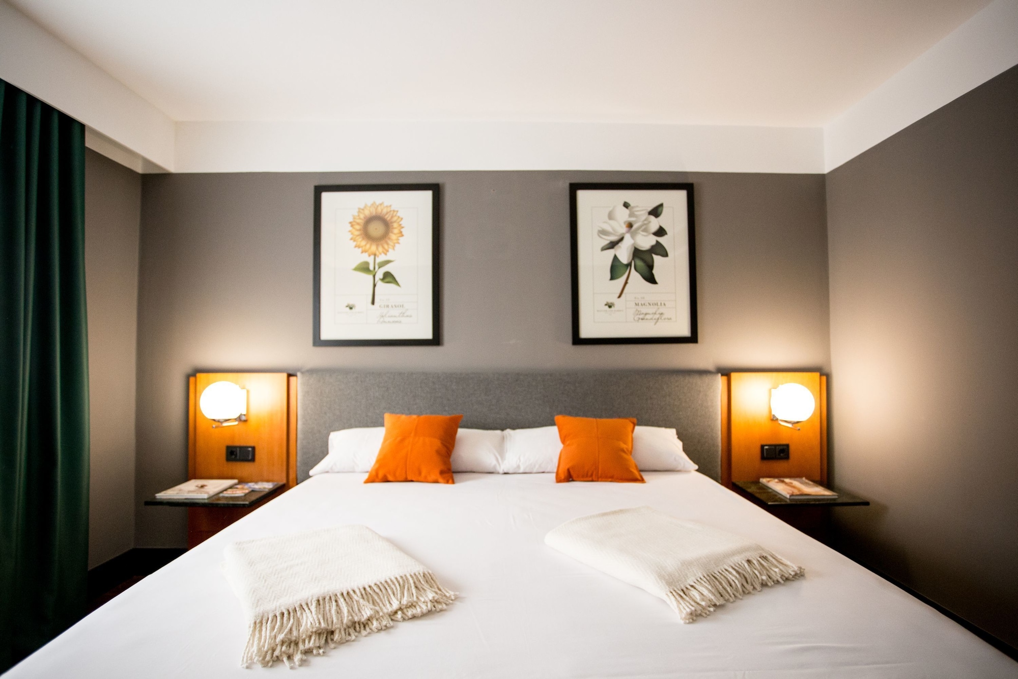 ROOM, DOUBLE BED