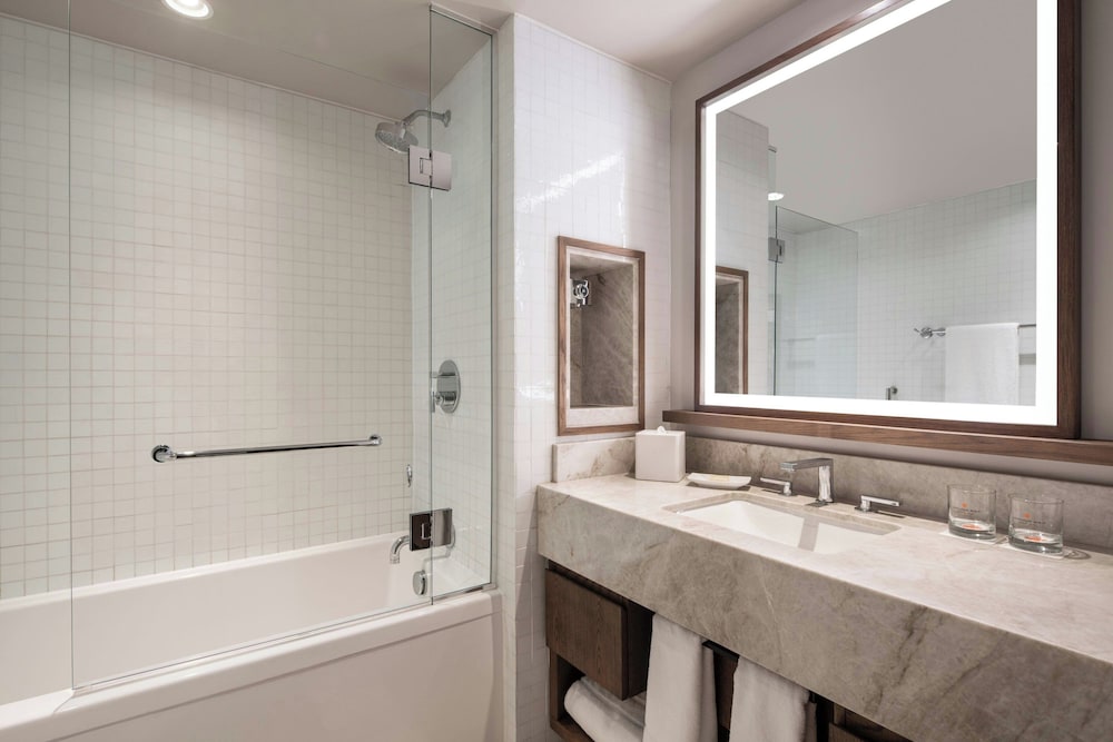 Renovated, Tower, Twin Beds, King Bed, Golf Course View