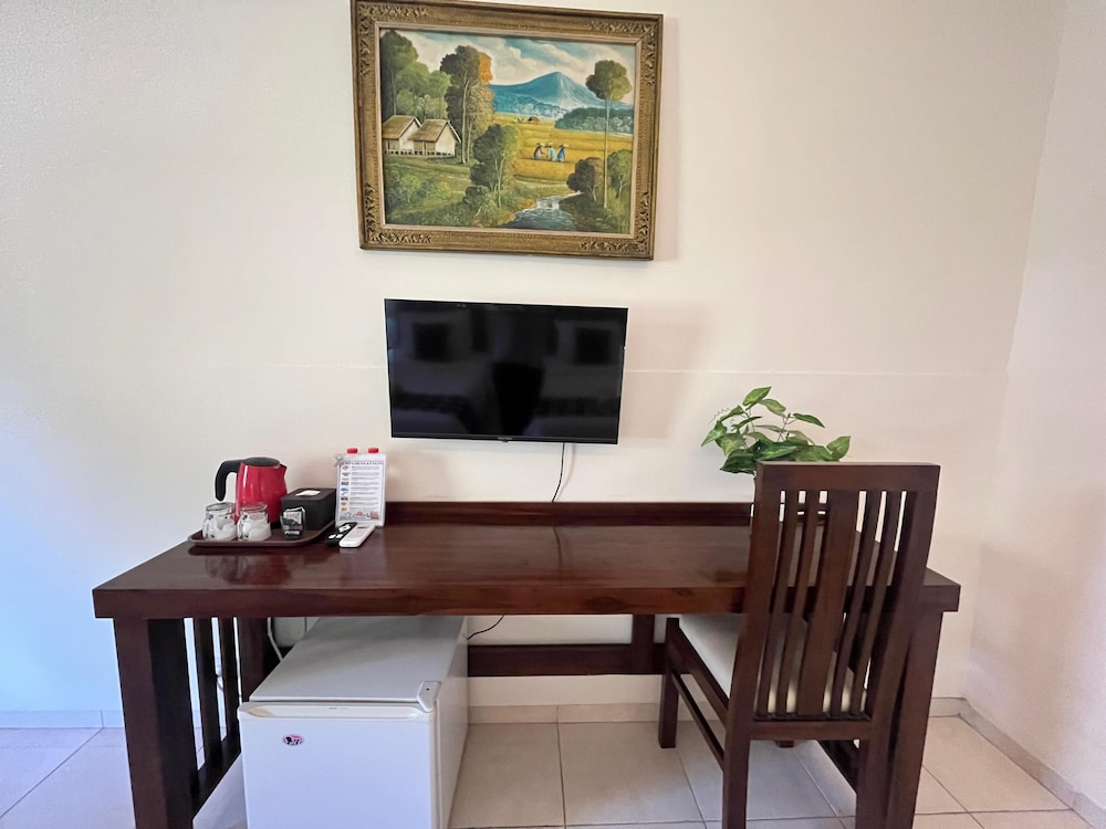 Lovina Beach Hotel 52/65