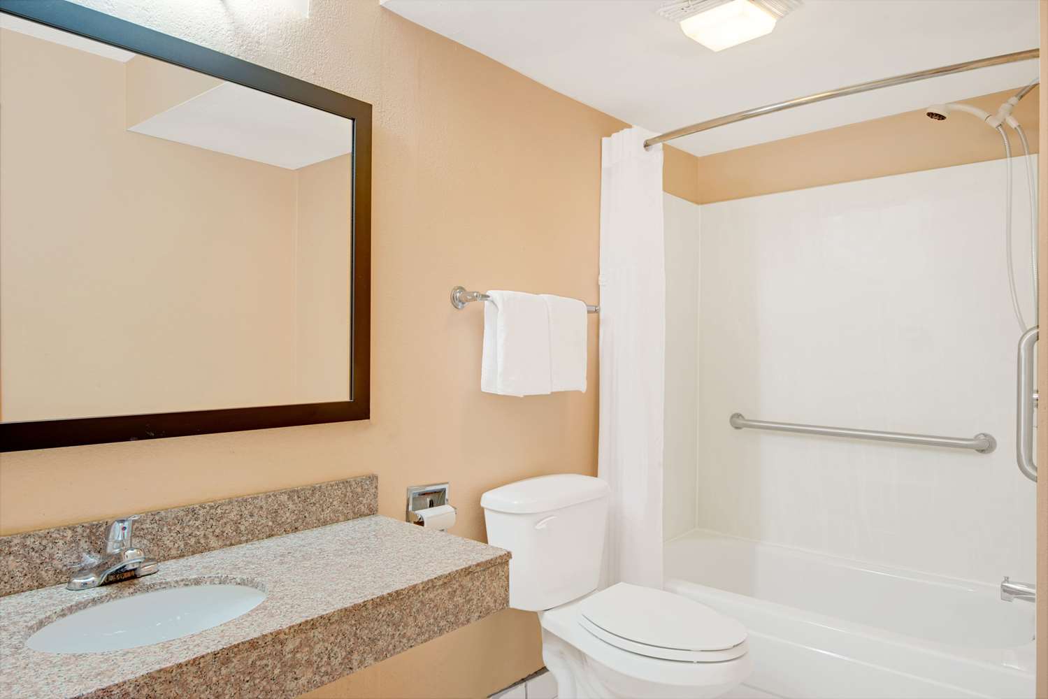 Days Inn By Wyndham Independence 43/45