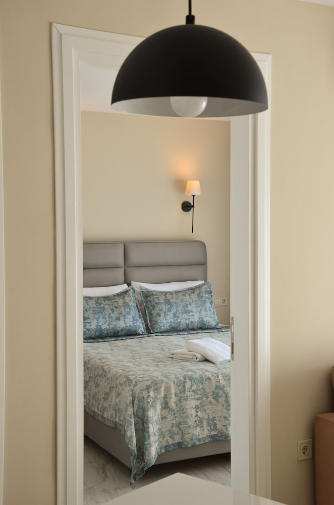 Rosy Suites Hotel 5/50