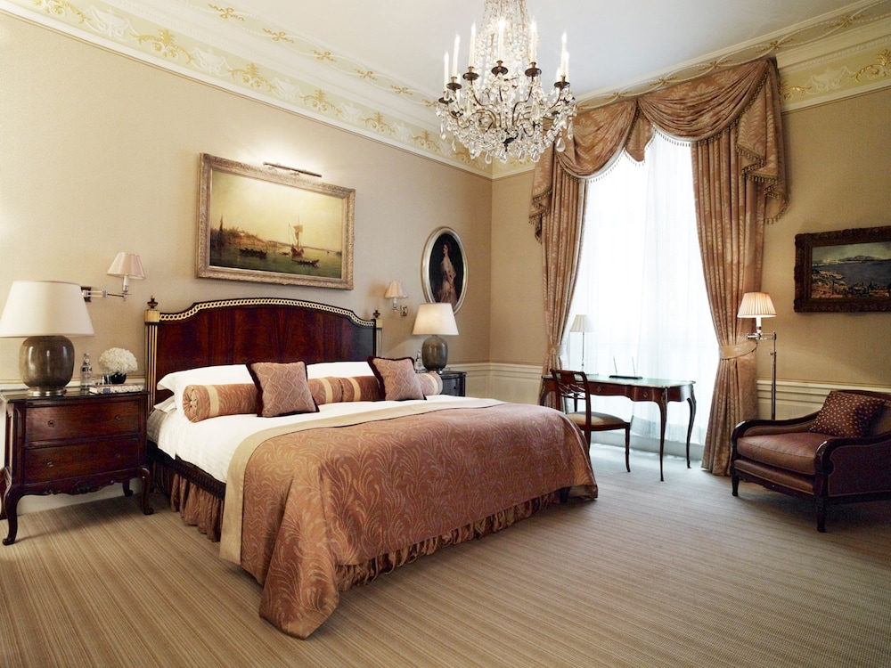 The Connaught Hotel 24/78