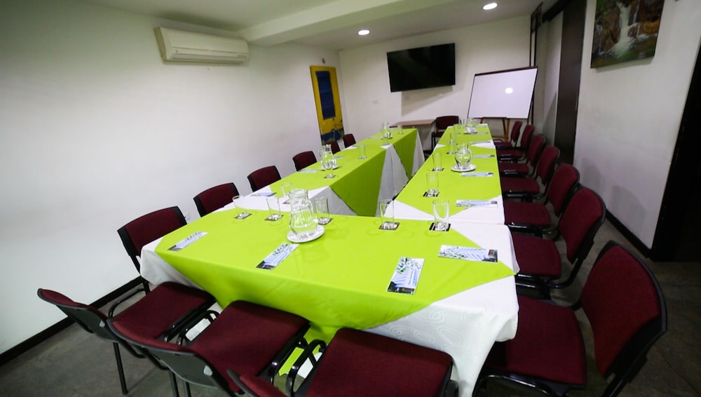 HOTEL GOLDEN PALERMO 40/50
