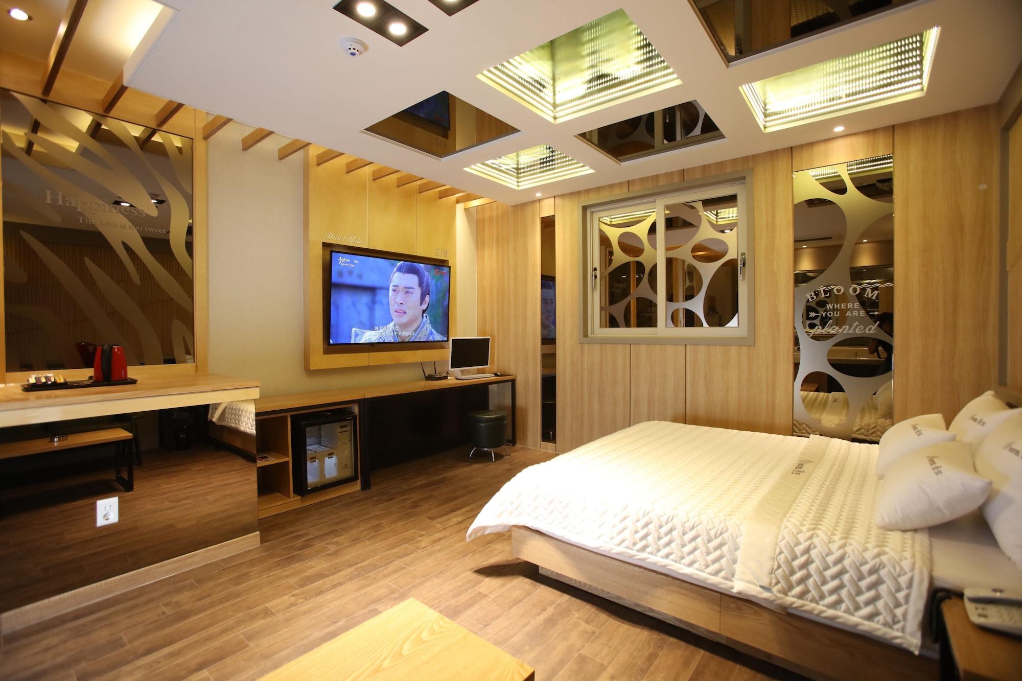Hotel Yolo 3/53