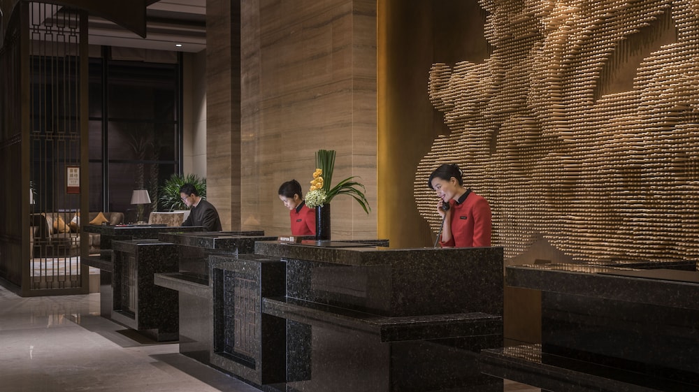 HUALUXE YANGJIANG CITY CENTER 8/79
