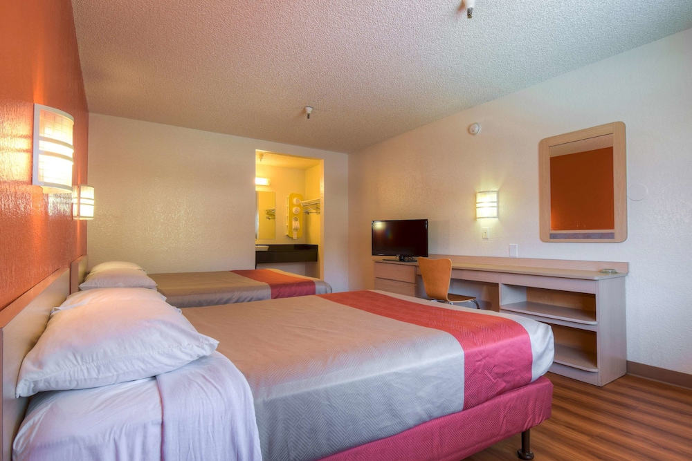 Motel6 Santa Ana, CA 14/53