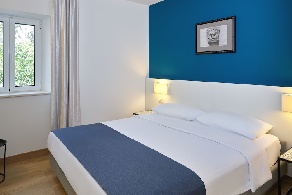 2 BEDROOMS, PREMIUM, APARTMENT, BALCONY