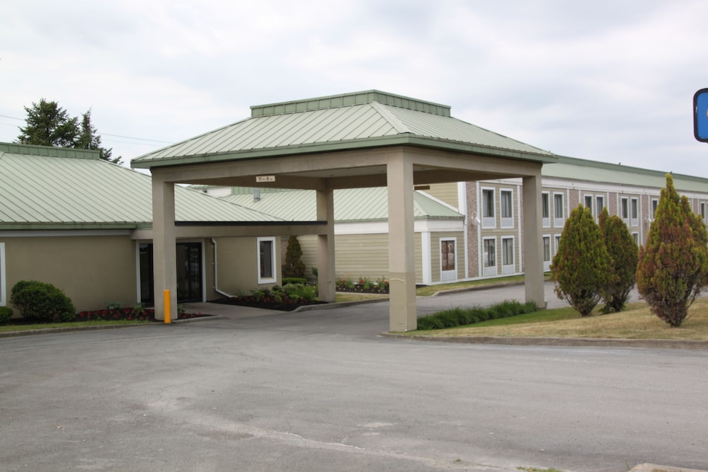 Clarion Inn & Suites Cortland - University Area 1/30