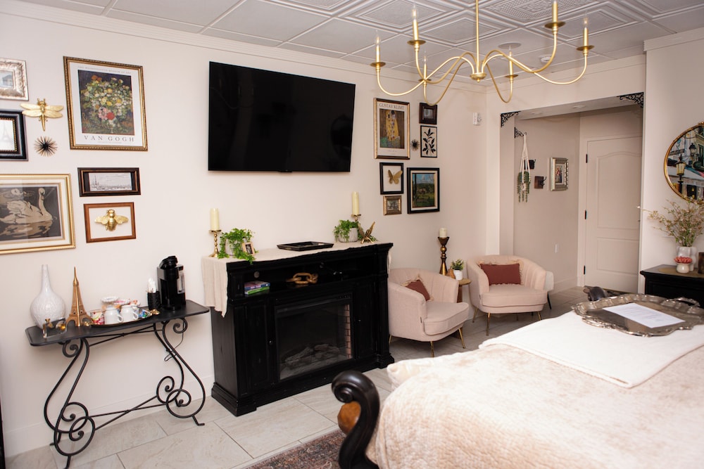 5th East Hall Bed Breakfast 33/46
