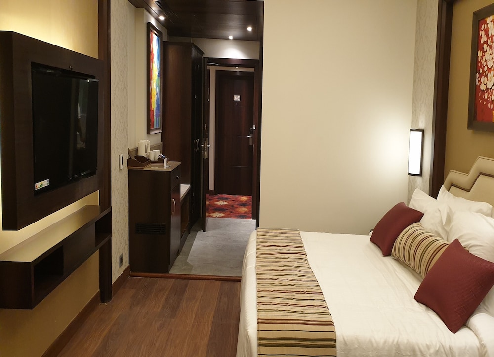 Sarovar Portico Dehradun 8/40