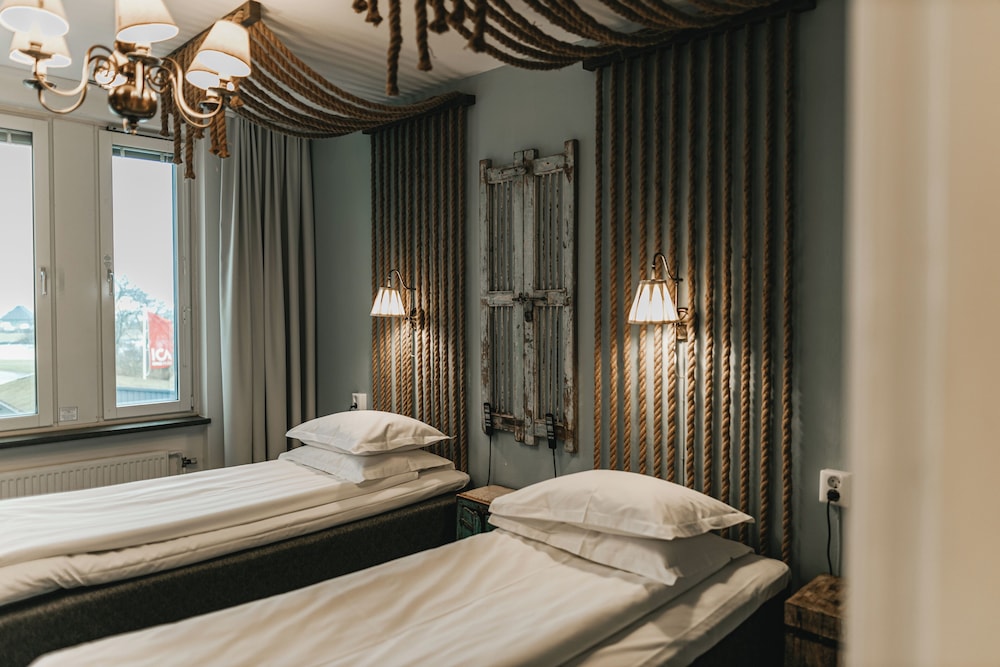 Strand Hotell 12/50