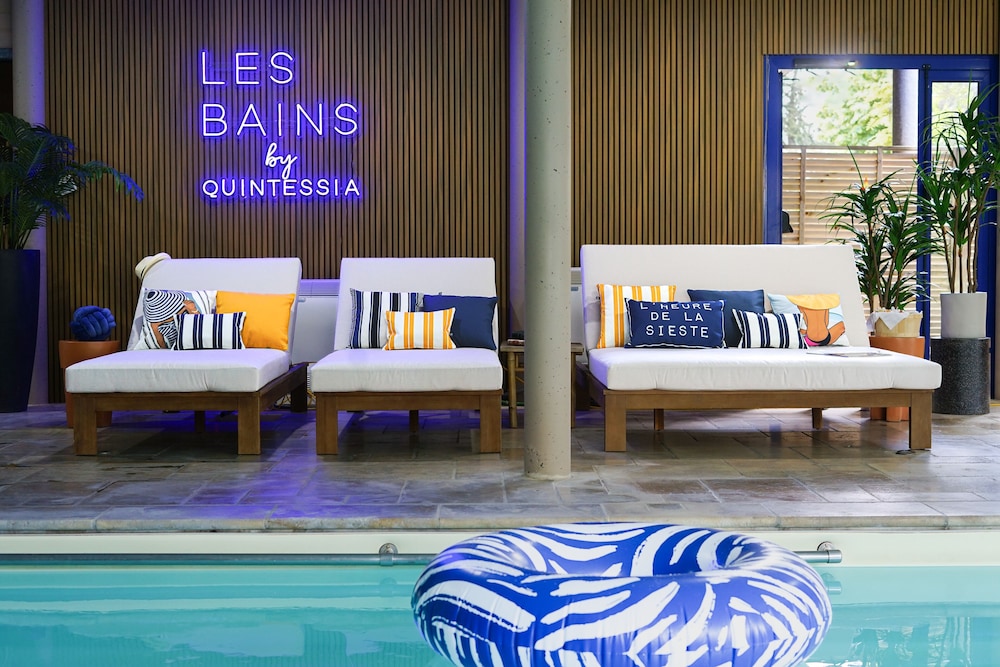 swimming pool spa