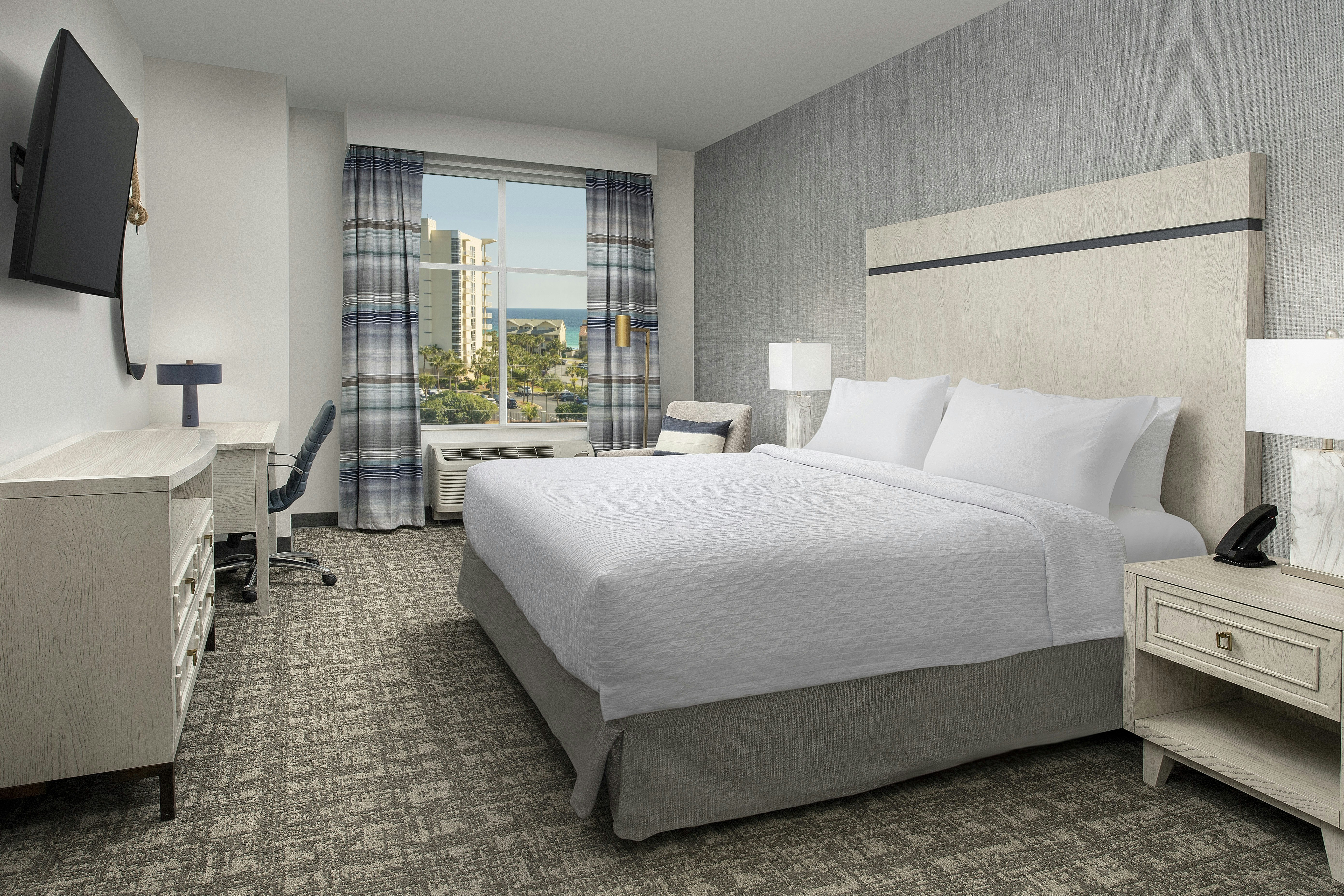 Room, King Bed, Partial View, Accessible