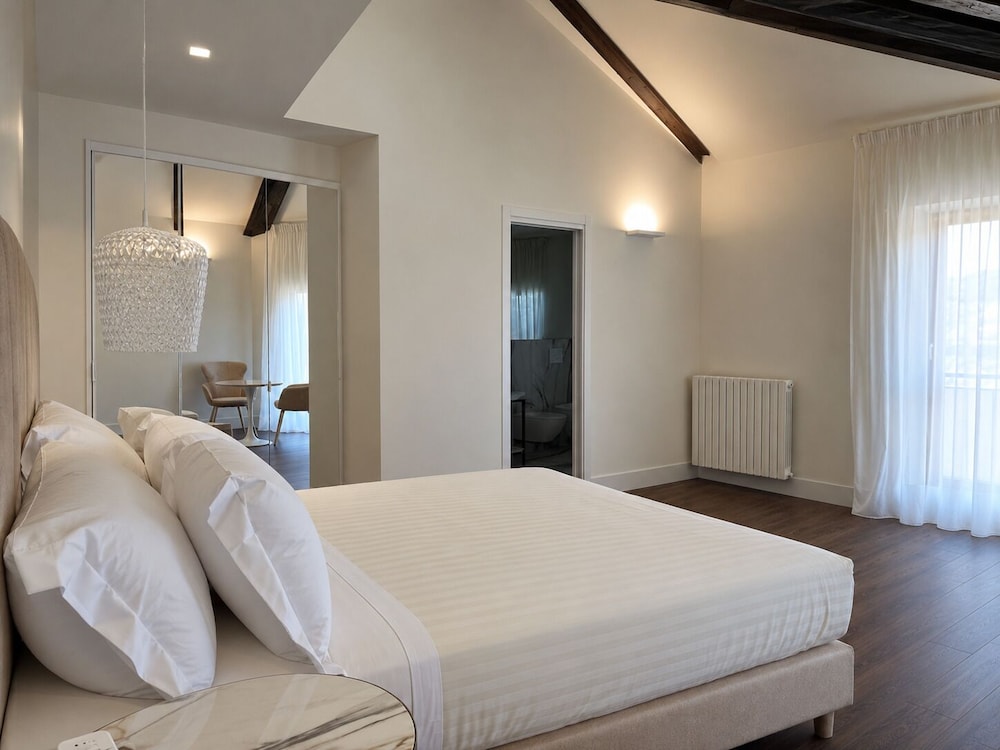 Junior Suite, Double Bed, Valley View