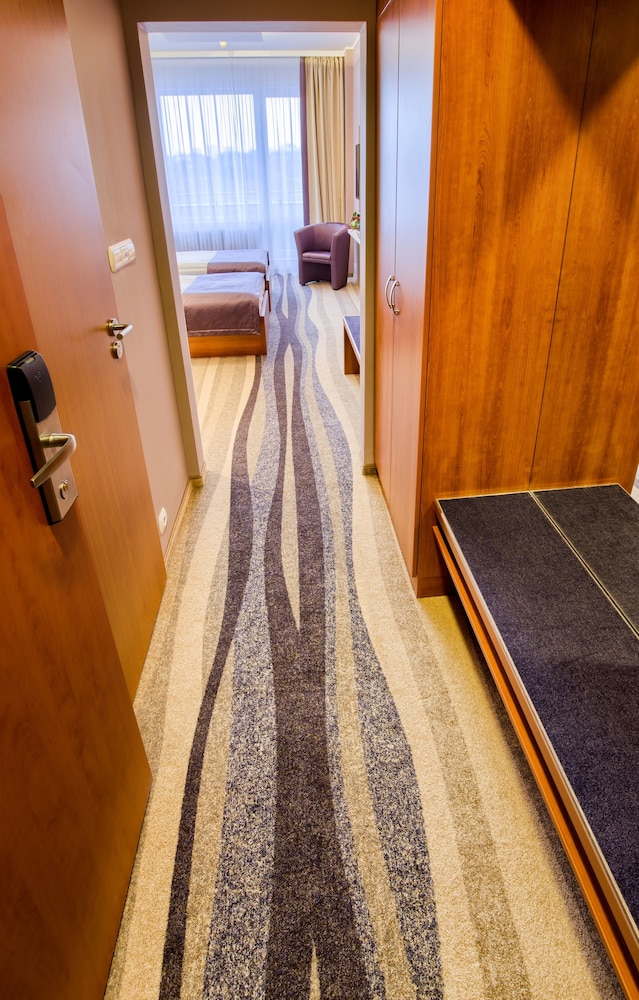 Avanti Hotel 26/72
