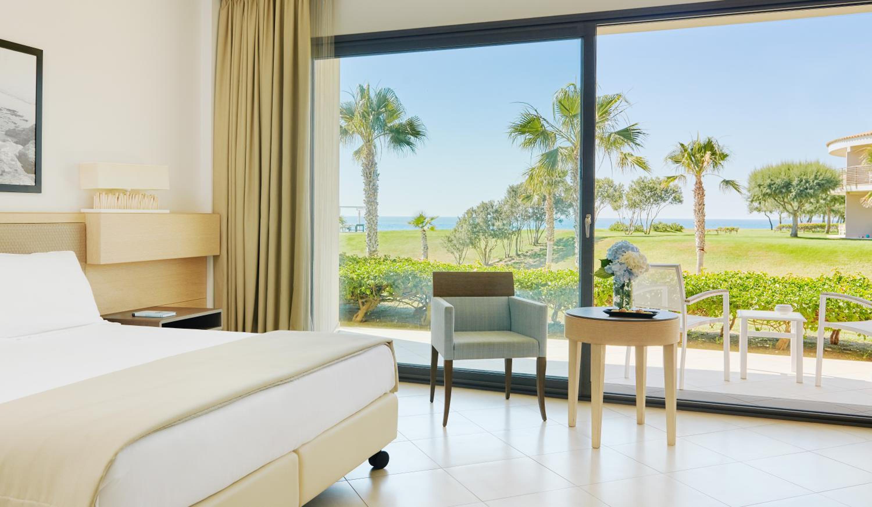 Room, Double or Twin Bed, Lateral Side Sea View