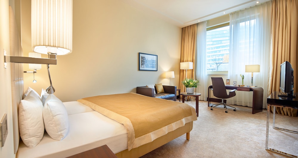 Hotel Bristol Berlin 55/84