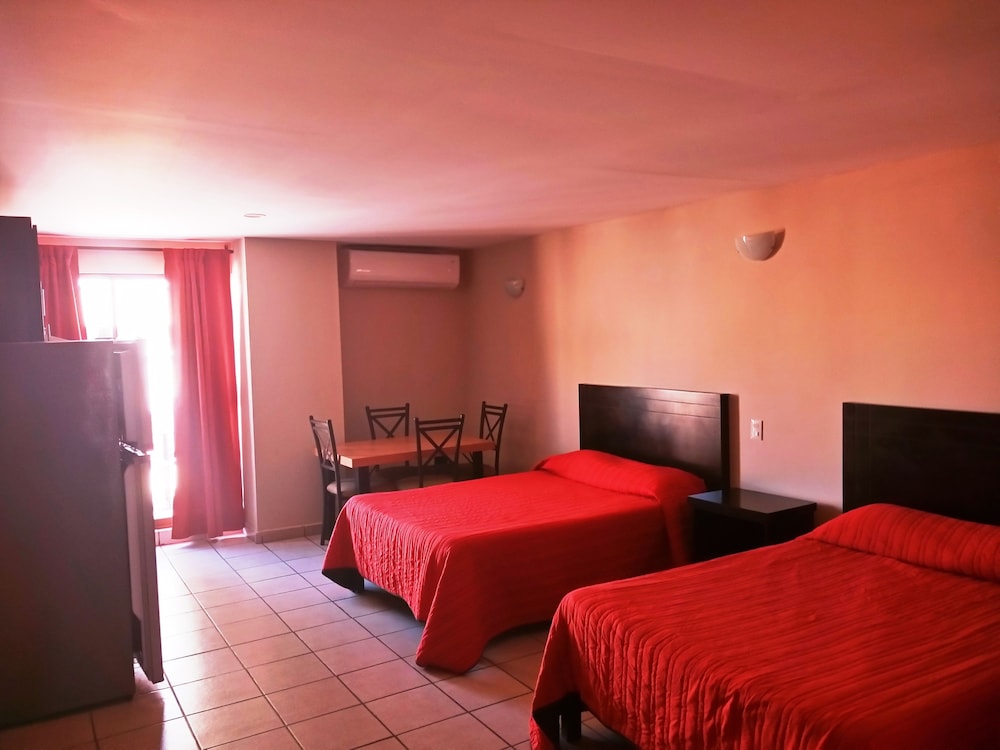 Los Jitos Hotel & Suites 23/56