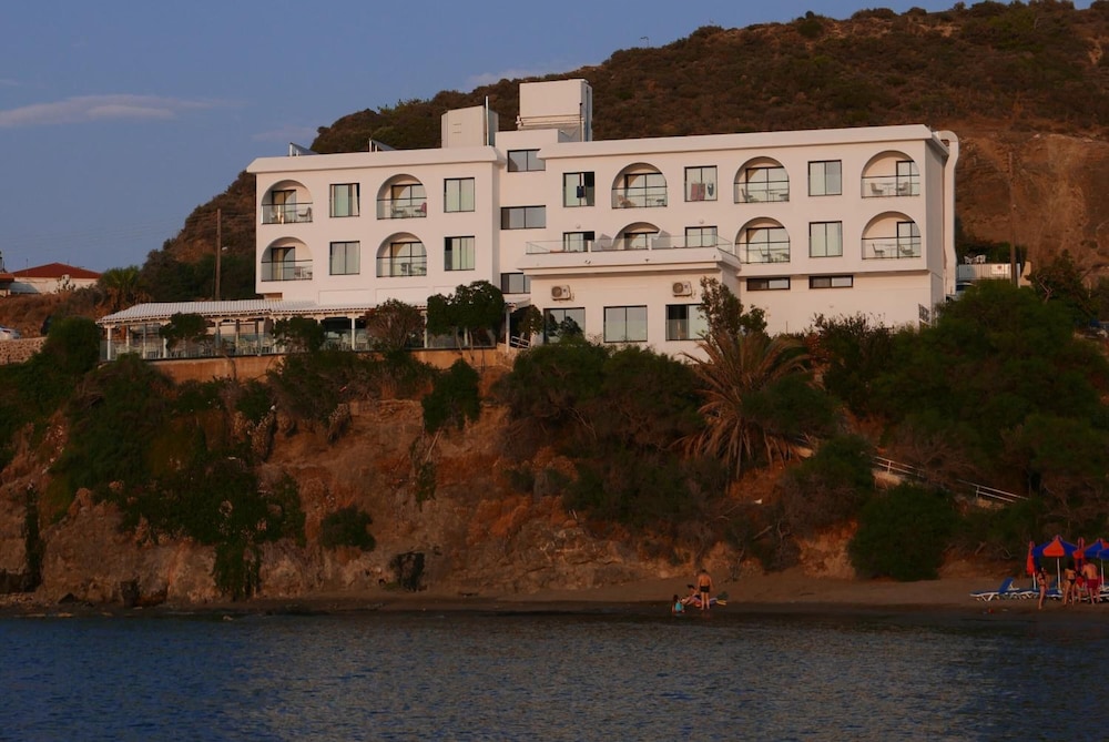 E.J Pyrgos Bay Hotel 36/41