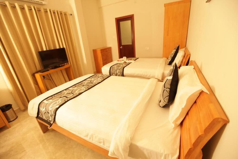 GRAND, KING BED