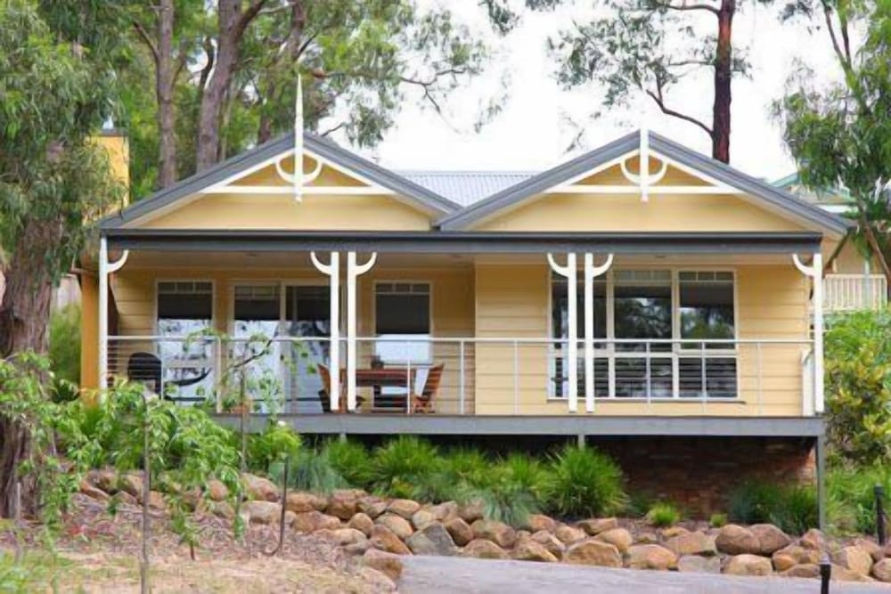 3 KINGS BED AND BREAKFAST 2/24