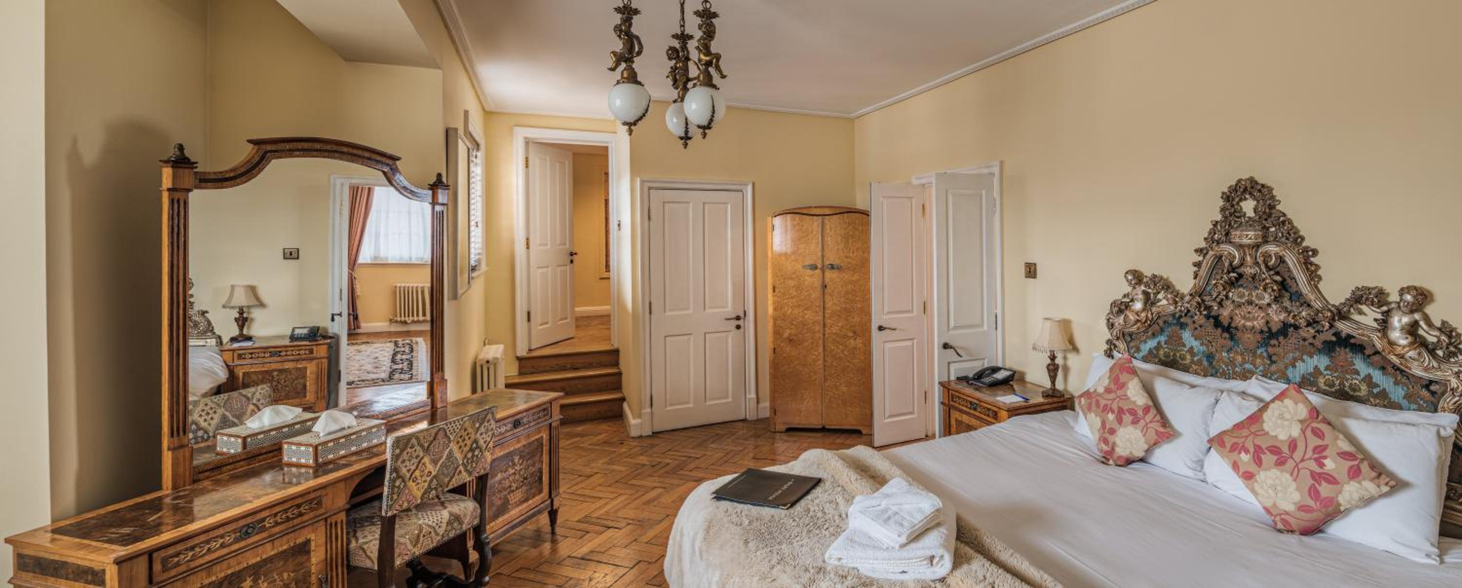 Superior, Suite, St Giles House Hotel 4/10