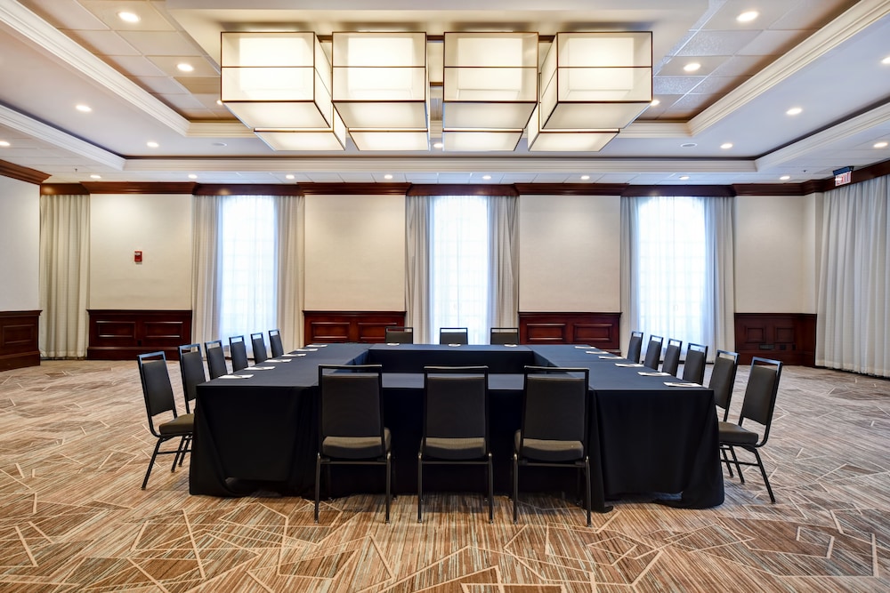 Embassy Suites Greenville Golf Resort Conference Center 35/38