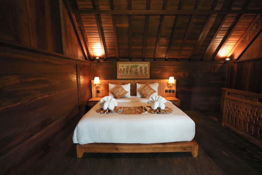 Mezzanine, King Bed, Rice Field View