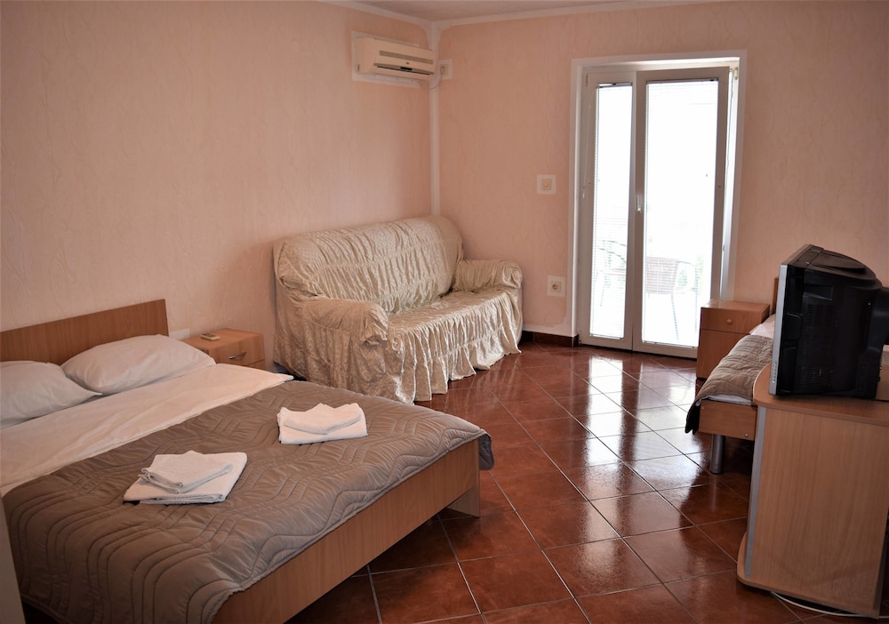 Martinovic Rooms 14/41