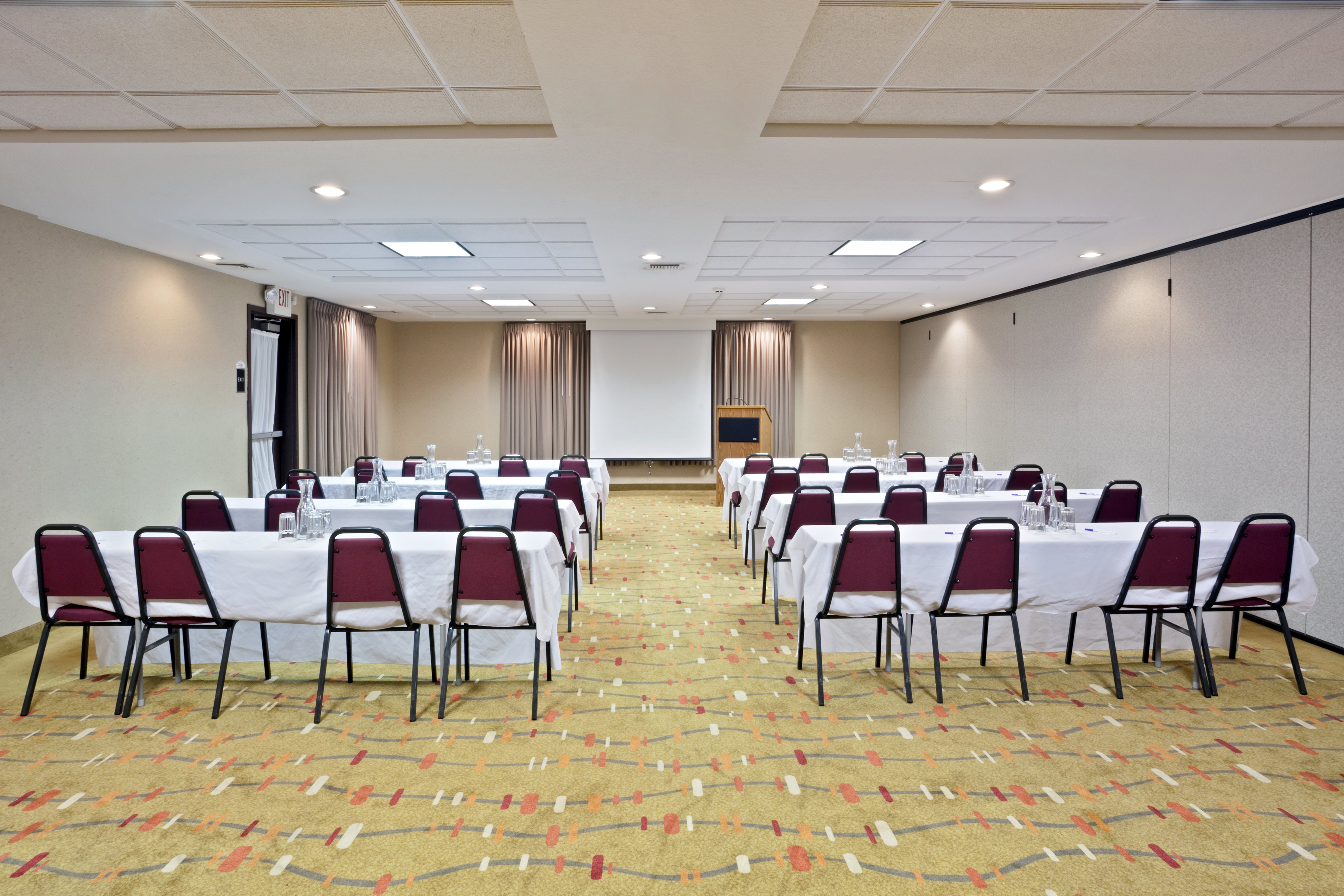 Holiday Inn Express Hotel And Suites Albany 45/52