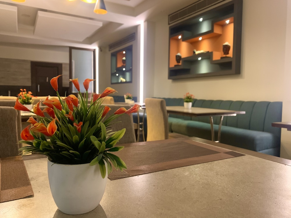 Royale Sarovar Portico Agra 10/65